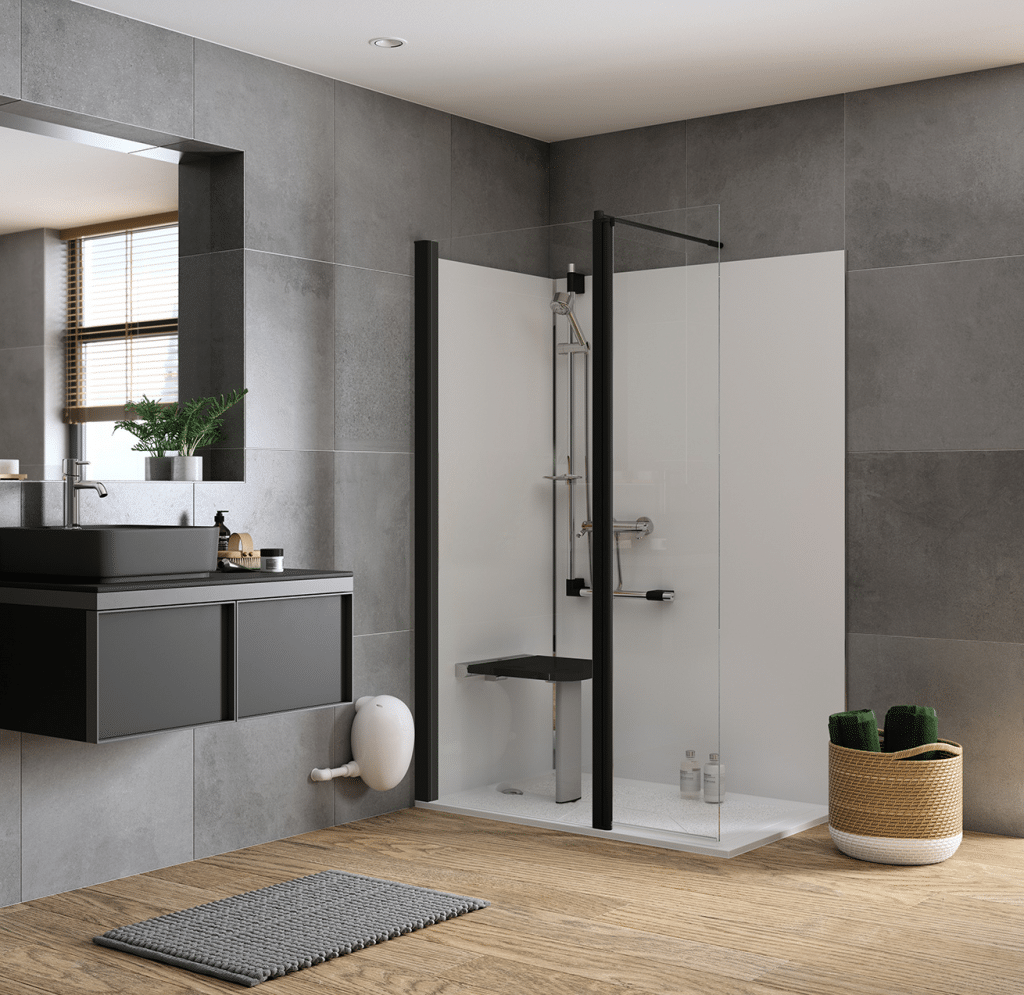 Salle de bain avec douche sécurisée pour sénior
