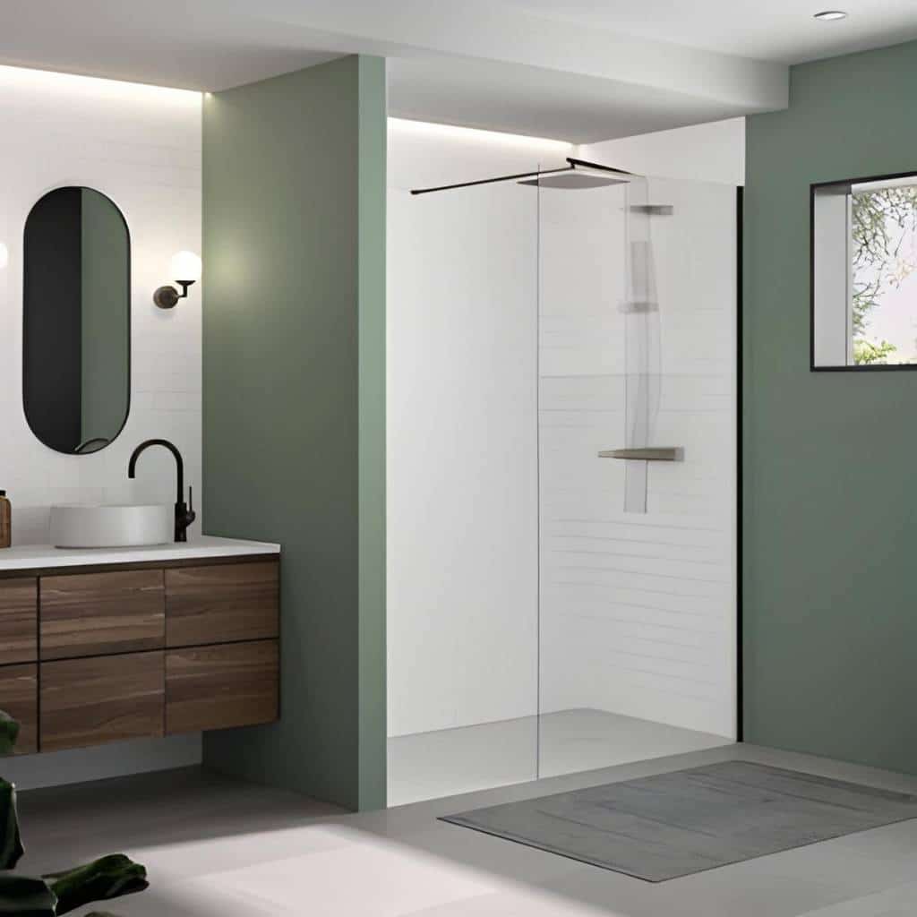 Douche à l'italienne dans une salle de bain aux murs verts