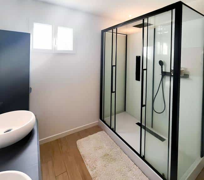 Photo d'ensemble après un chantier de rénovation complète de salle de bain à Rouen