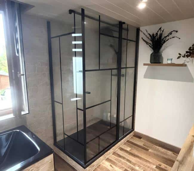 Photo de l'intérieur d'une salle de bain rénovée par Doucéo à Vatteville-la-Rue