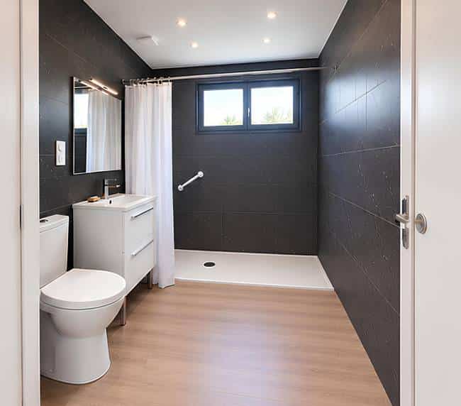 Photo d'une salle de bain rénovée complètement par Doucéo à Saint-Étienne-du-Rouvray
